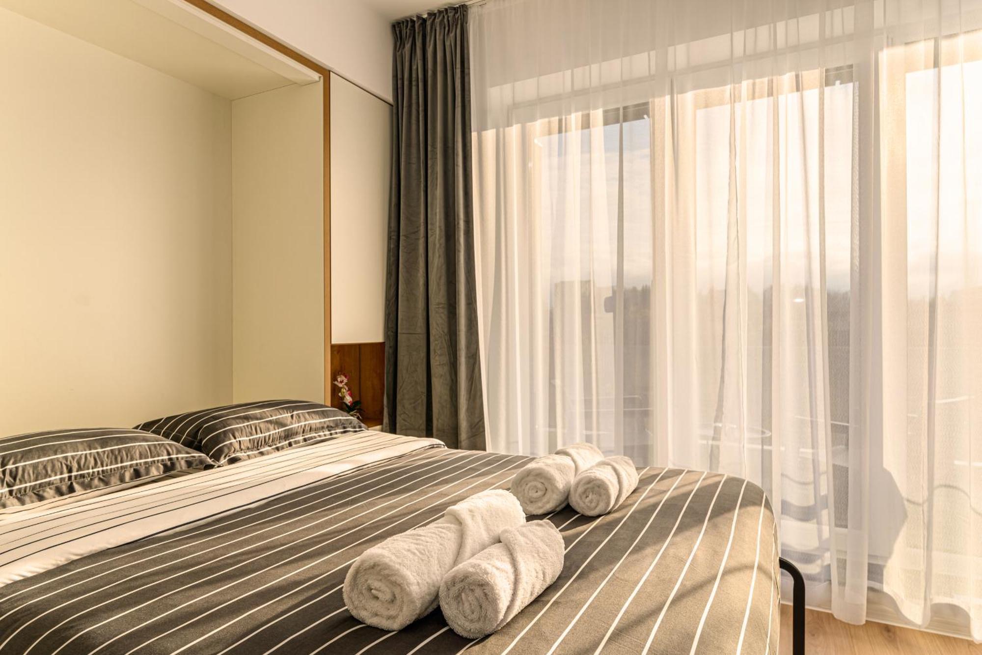 Luxury Landing Apartments Complex Qualis Braşov Extérieur photo